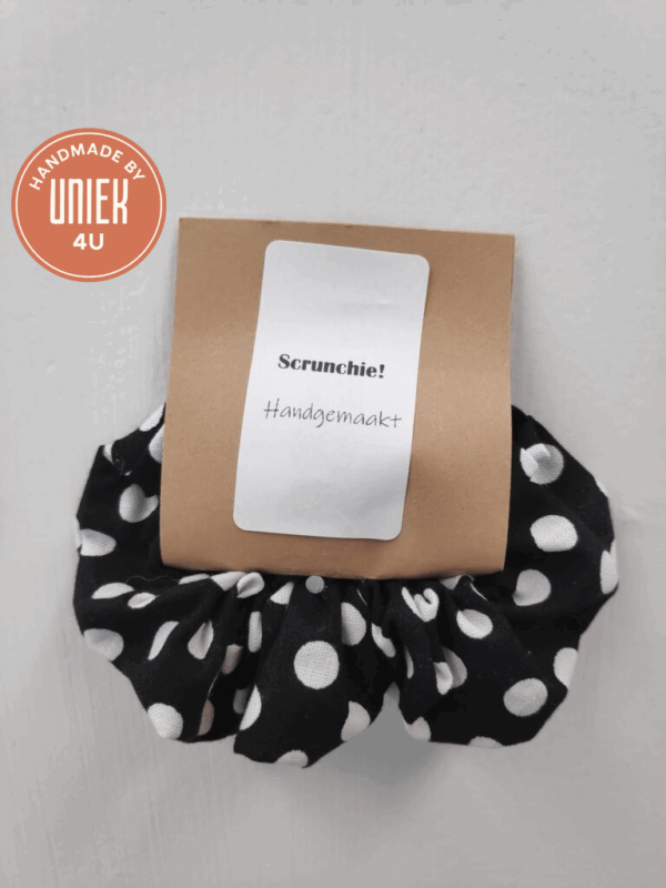 Handgemaakte Scrunchie - ( Zwart met Witte Stippen )