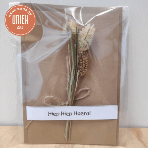 Kaartje met droogbloem verpakt - Hiep hiep hoera of van harte gefeliciteerd