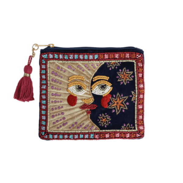 Kunstzacht beaded portemonnee met sterren en gezicht, kleurrijk en uniek design.