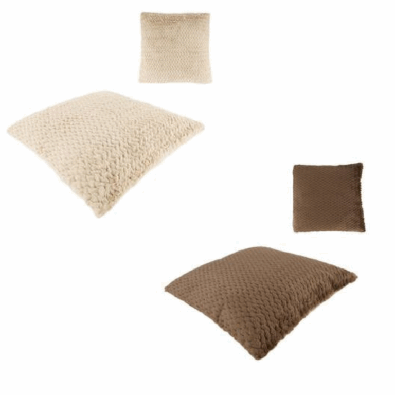 DIJK teddy kussen donkerbruin en crème, vierkant kussen 44,5 x 45 cm, stijlvol op bank geplaatst