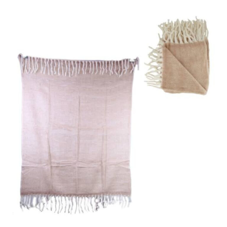 Dijk plaid roze 130x160 cm van zacht acryl – warm en stijlvol woonaccessoire op bank